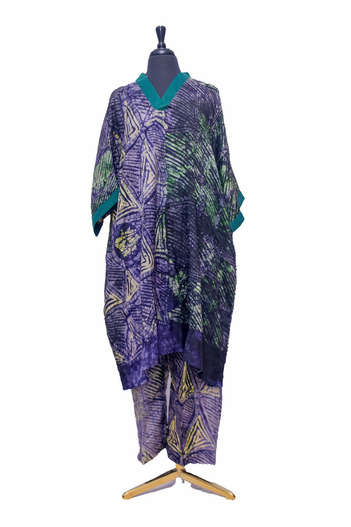 African Batik Boubou Set — Purple Geometric Diamond Print with Teal V-Neck Trim