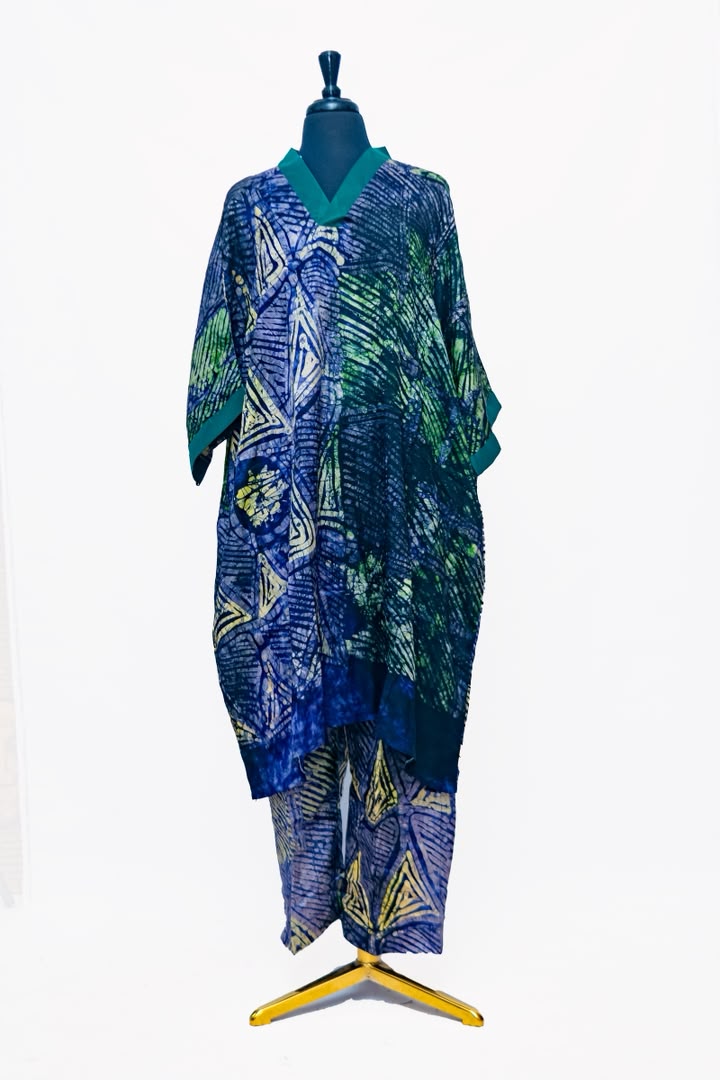 African Batik Boubou Set — Purple Geometric Diamond Print with Teal V-Neck Trim